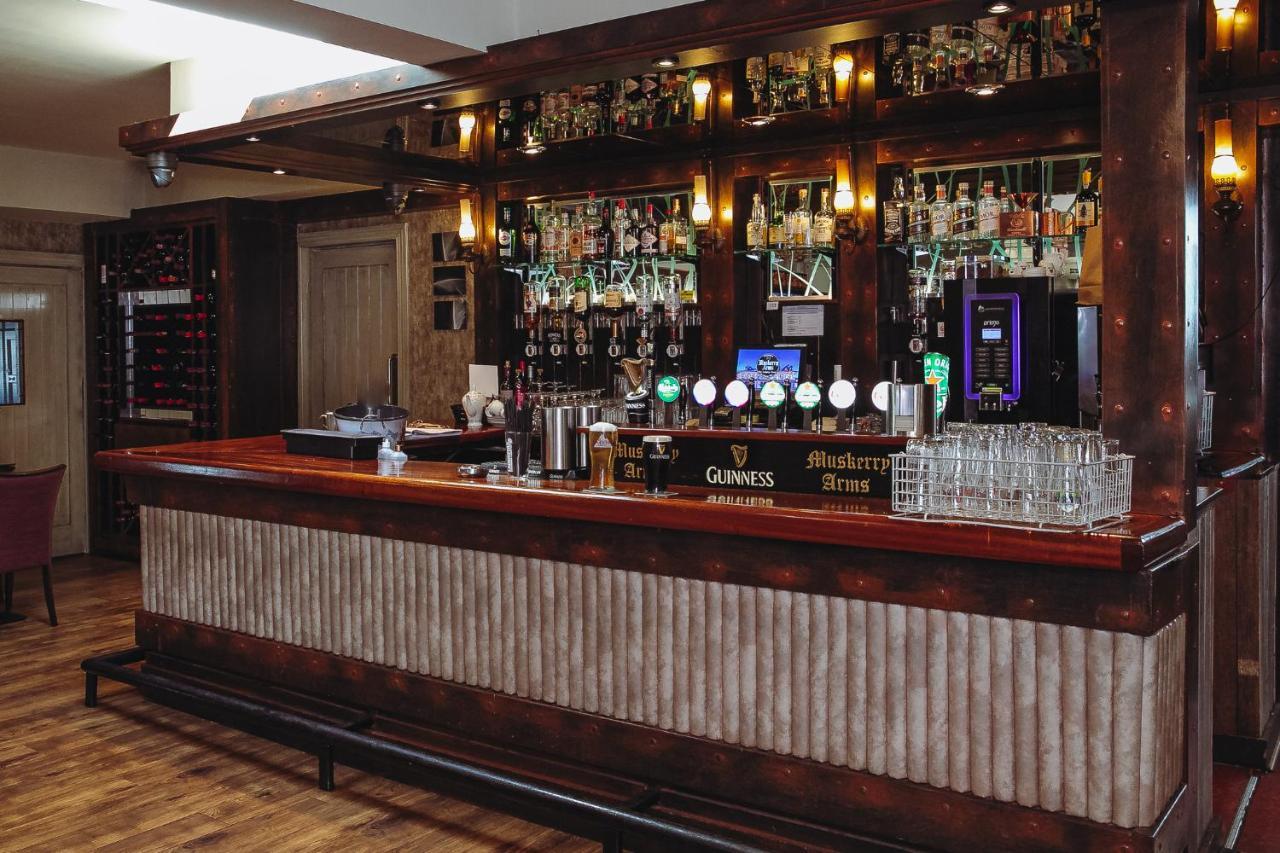 Muskerry Arms Bar And B&B Blarney Exterior foto