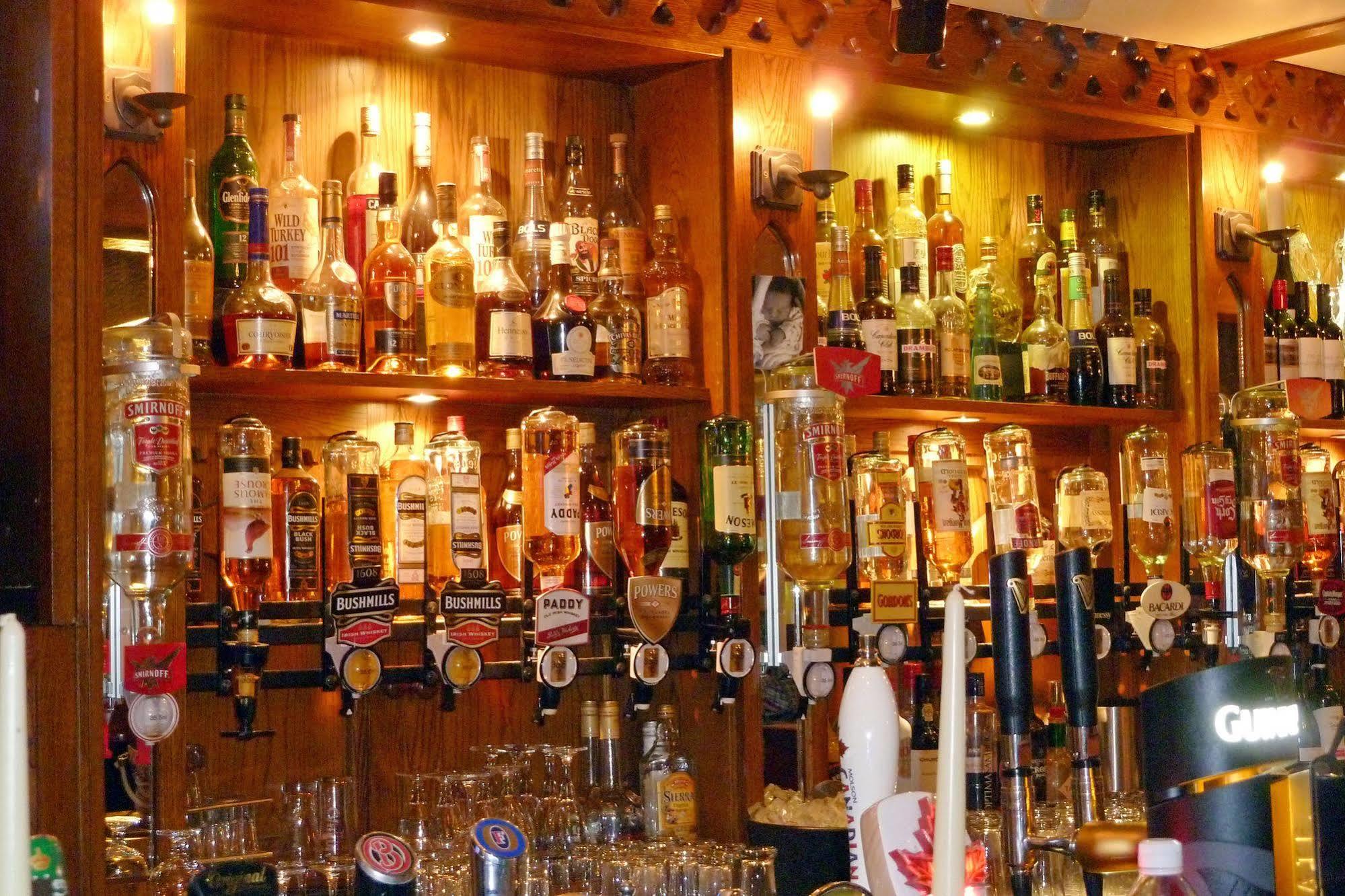 Muskerry Arms Bar And B&B Blarney Exterior foto